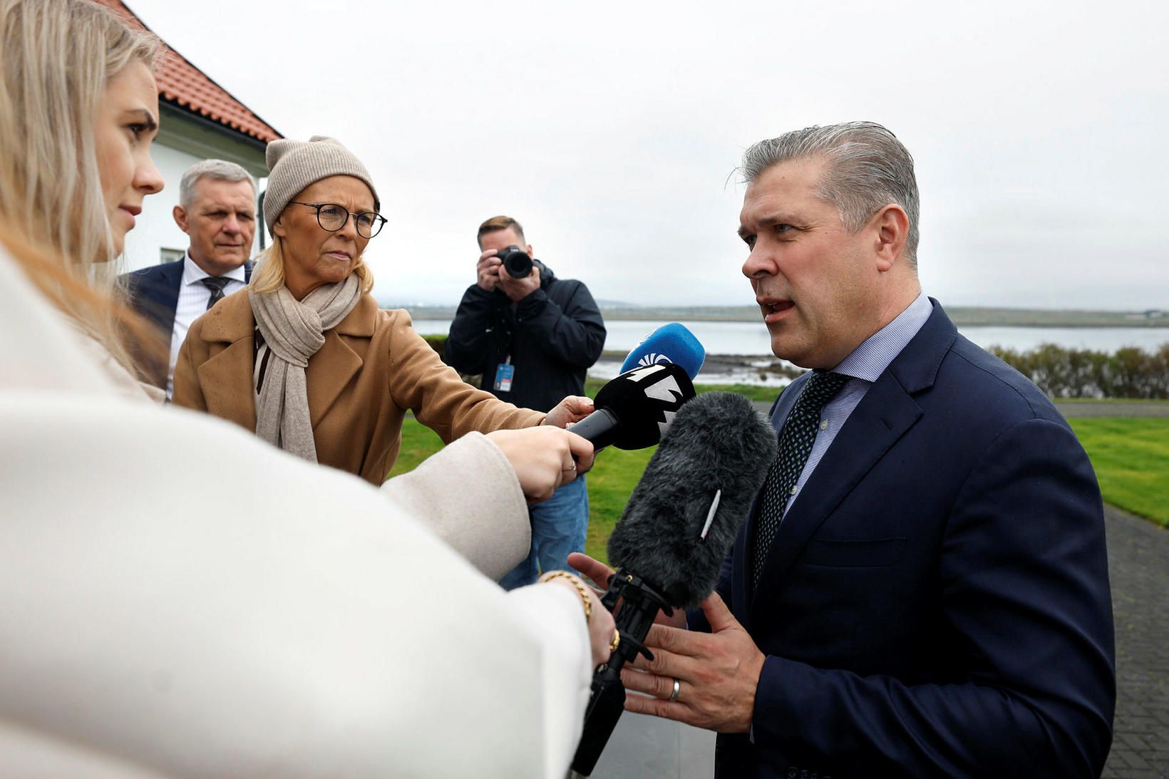 Bjarni Benediktsson, formaður Sjálfstæðisflokksins og fjármálaráðherra, ræðir við blaðamenn á …