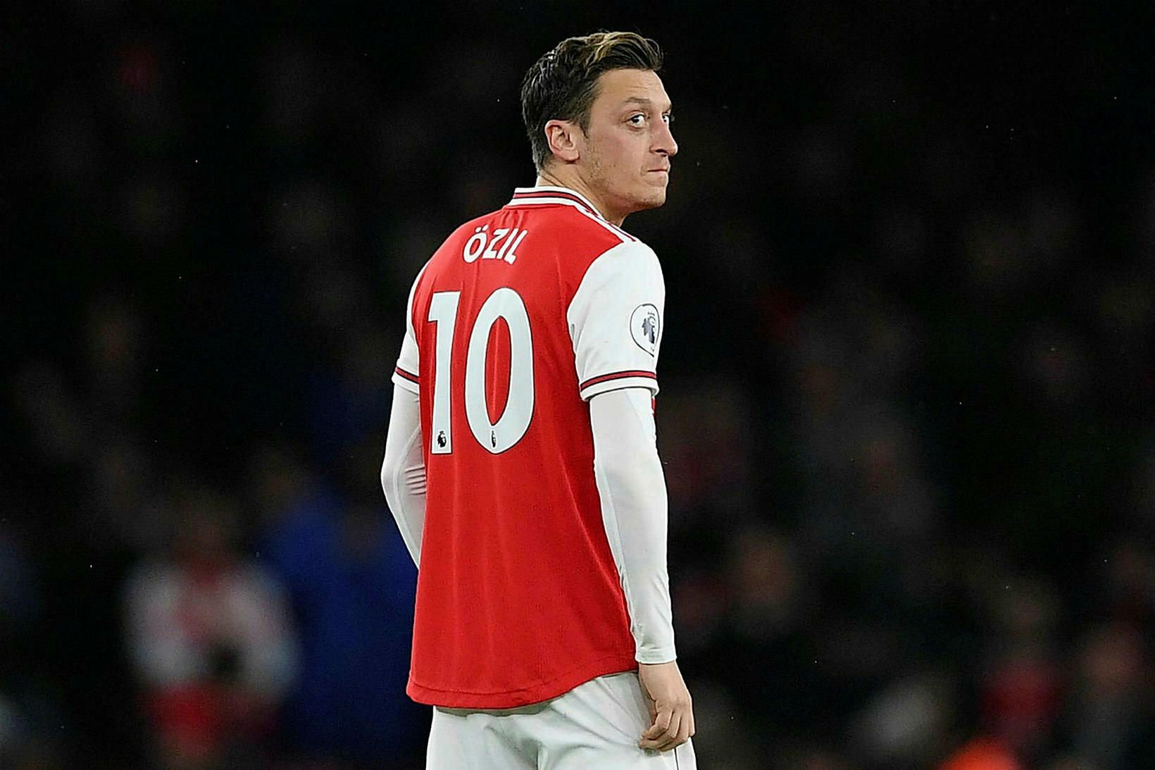 Özil spilaði með Arsenal á árunum 2013 til 2021.