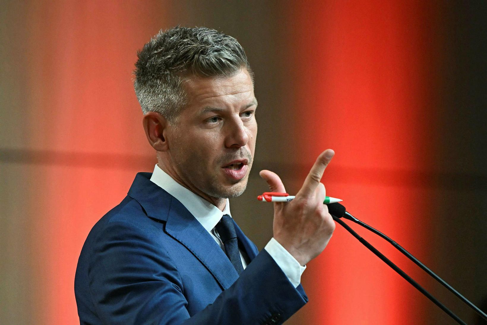 Magyar boðar nýja tíma