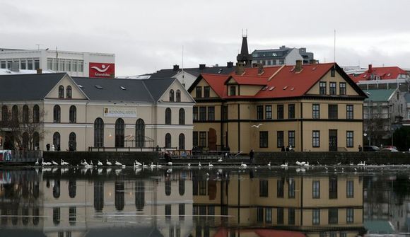 Iðnó lokað