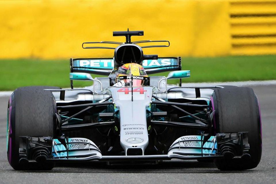Lewis Hamilton á ferð á Mercedesbílnum í belgíska kappakstrinum.