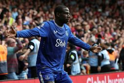 Abdoulaye Doucoure að fagna markinu í dag.