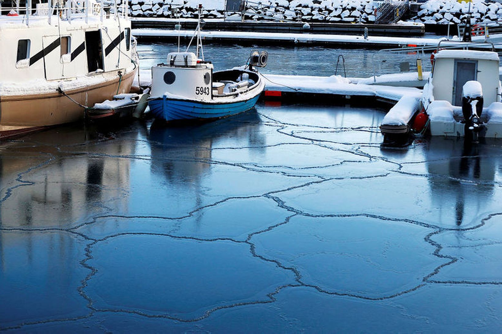 Frost í Reykjavíkurhöfn í janúar.