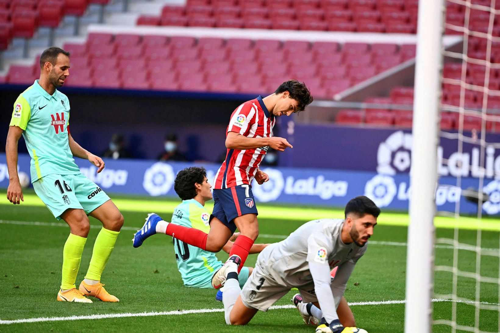 Joao Felix skorar eitt marka Atlético Madrid gegn Granada í …