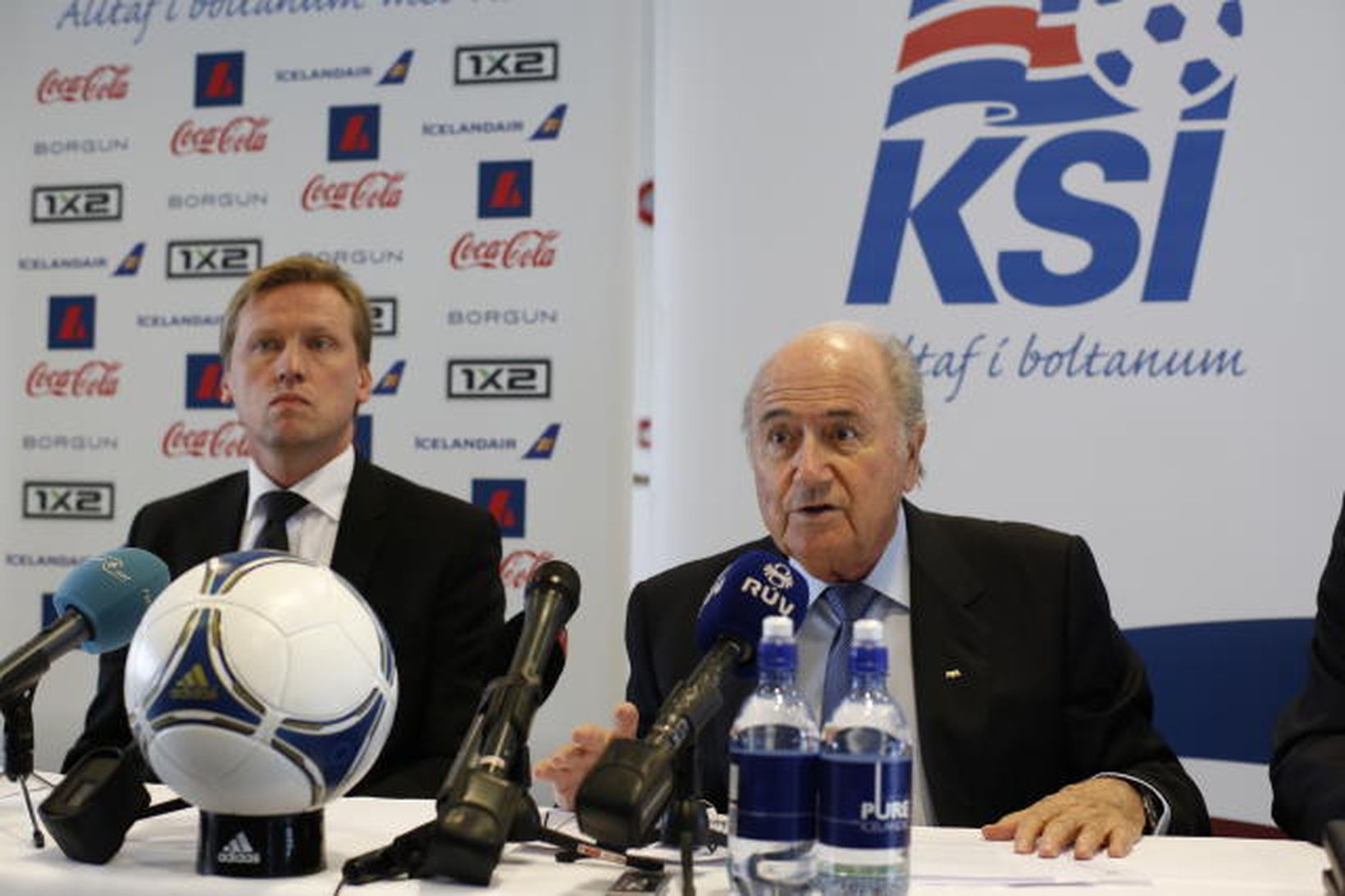 Geir Þorsteinsson formaður KSÍ og Sepp Blatter forseti FIFA.