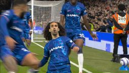 Glæsilegur skalli Cucurella (myndskeið)