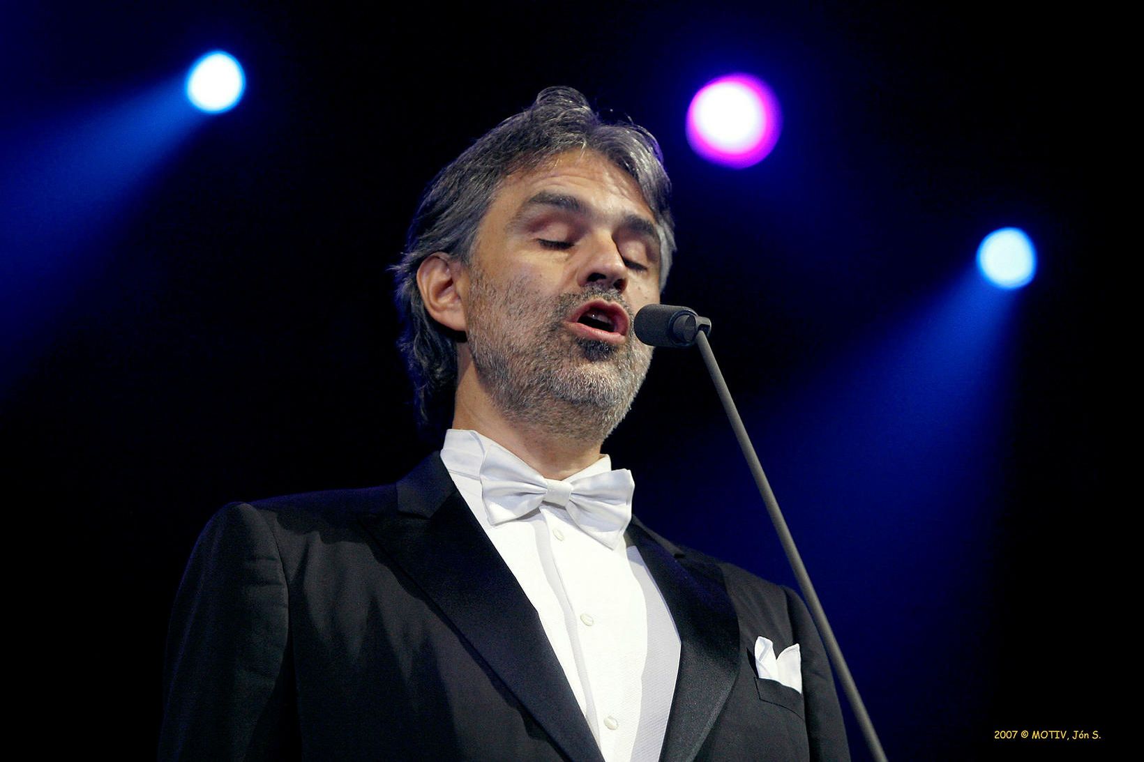 Andrea Bocelli á sviðinu í Egilshöll fyrir tólf árum.