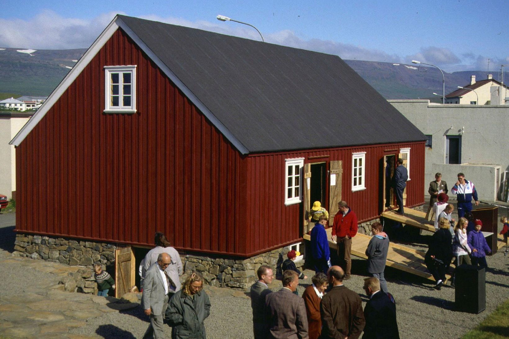 Þó umdeilt sé hvort Hillebrandtshús sé elsta timburhús landsins er …