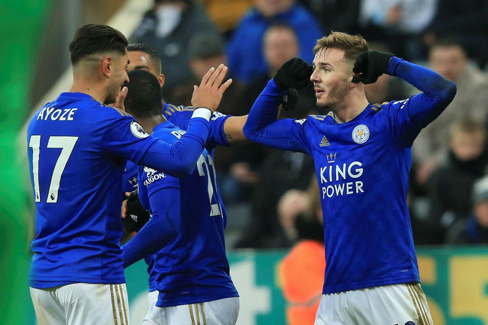 James Maddison fagnar marki fyrir Leicester.