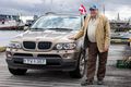 Á Grandagarði Snorri Ásmundsson bíður eftir að fá sér kaffi og með því á Kaffivagninum.