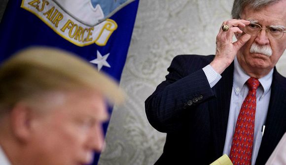 Rannsaka Bolton vegna ummæla um Trump