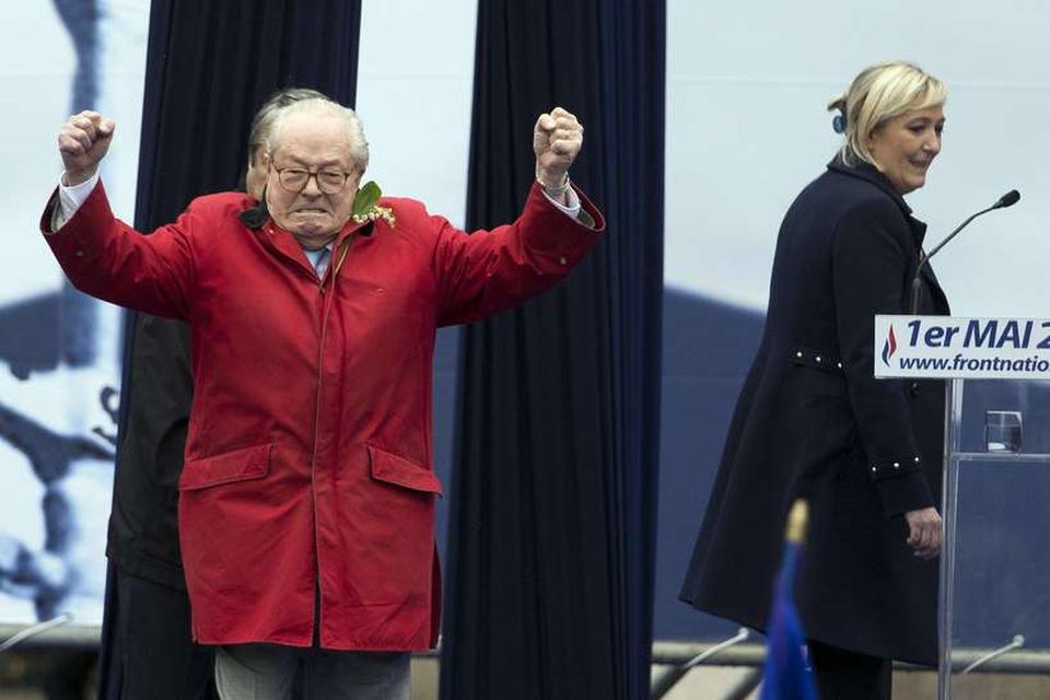 Jean-Marie Le Pen rauk upp á svið, jafnvel þótt hann hefði ekki verið í dagskránni.