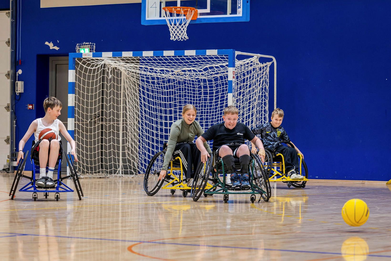 Krakkarnir skemmta sér konunglega á námskeiðinu og körfuboltinn er sívinsæll. …