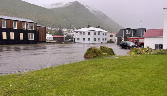 Hefur dregið úr vindi og úrkomu