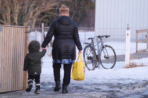 Á síðasta skólaári þurftu 55 af 67 leikskólum borgarinnar að grípa til aðgerða vegna fáliðunar.