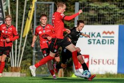 Viktor Karl Einarsson í mikilli baráttu í kvöld.
