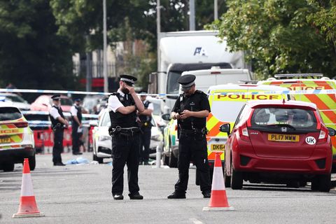 Lögreglumenn standa vörð við Hart-stræti í Southport í norðvestanverðu Englandi eftir stunguárásina í júlí.