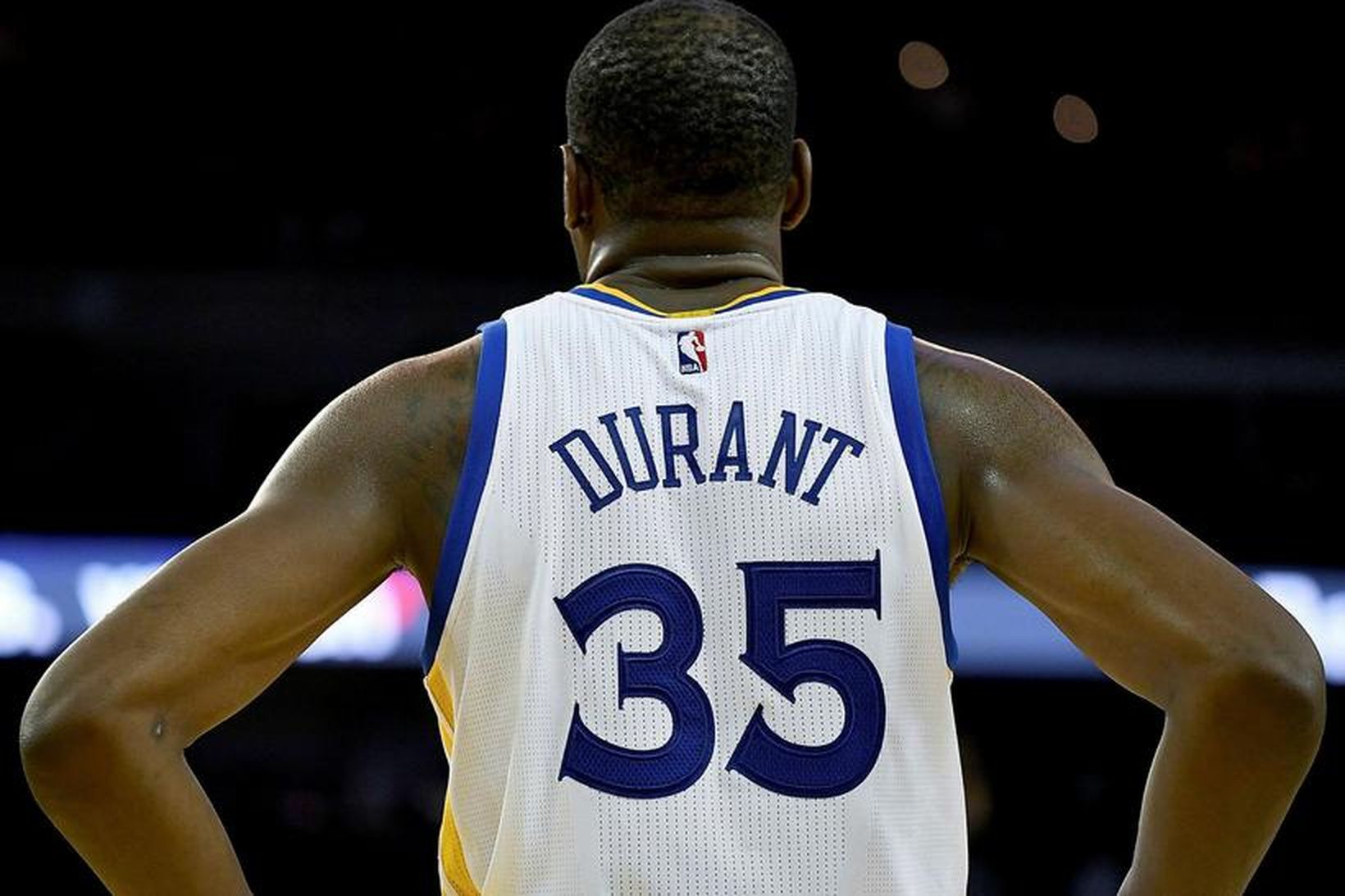 Kevin Durant klæðist nú treyju Golden State Warriors.