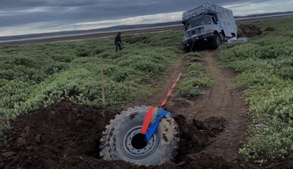 Ferðamaður tætir upp hálendið á 14 tonna trukk