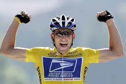 Lance Armstrong kemur í mark Tour de France-mótsins árið 2004.