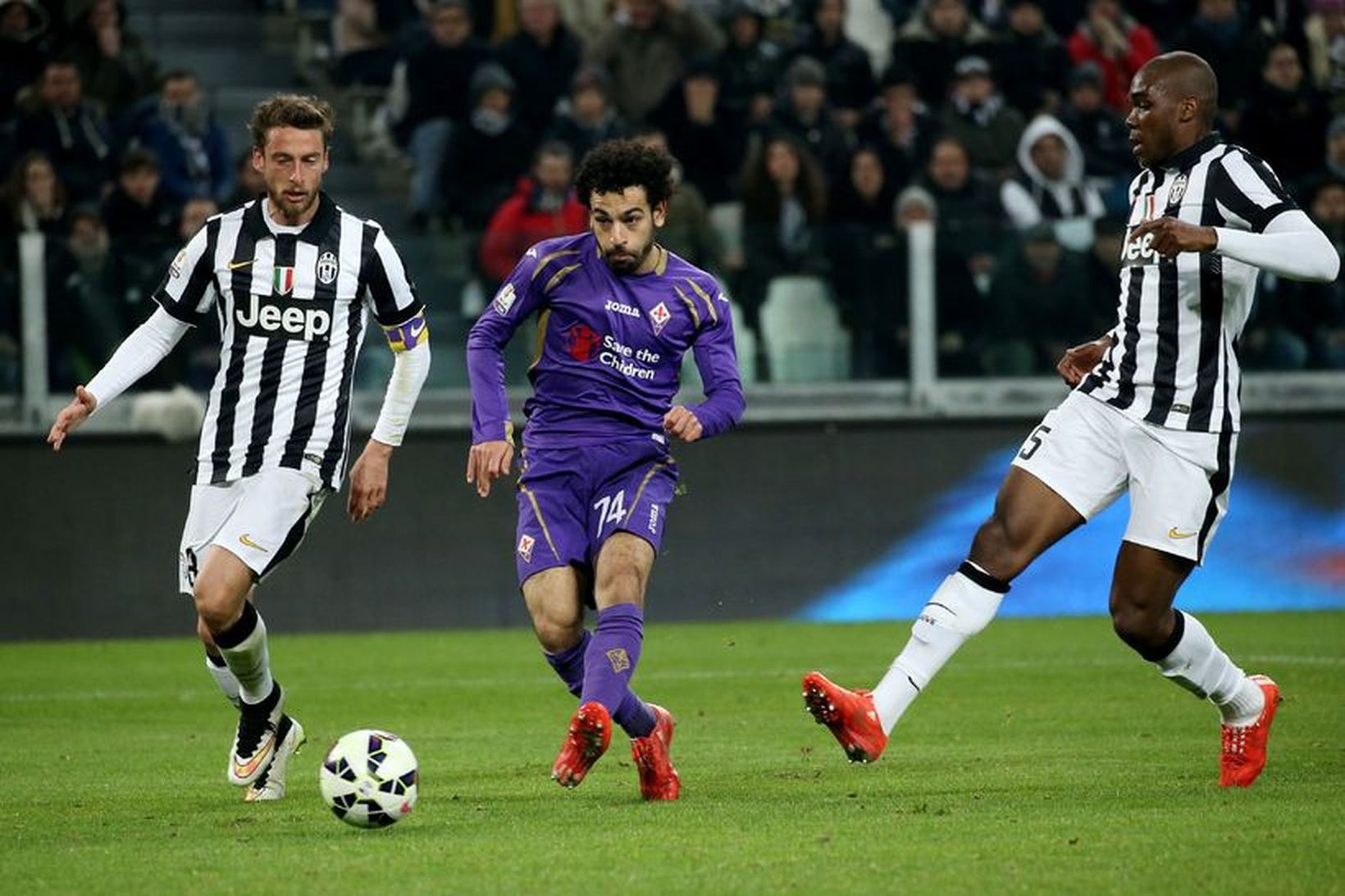 Mohamed Salah skorar fyrir Fiorentina gegn Juventus á síðustu leiktíð.