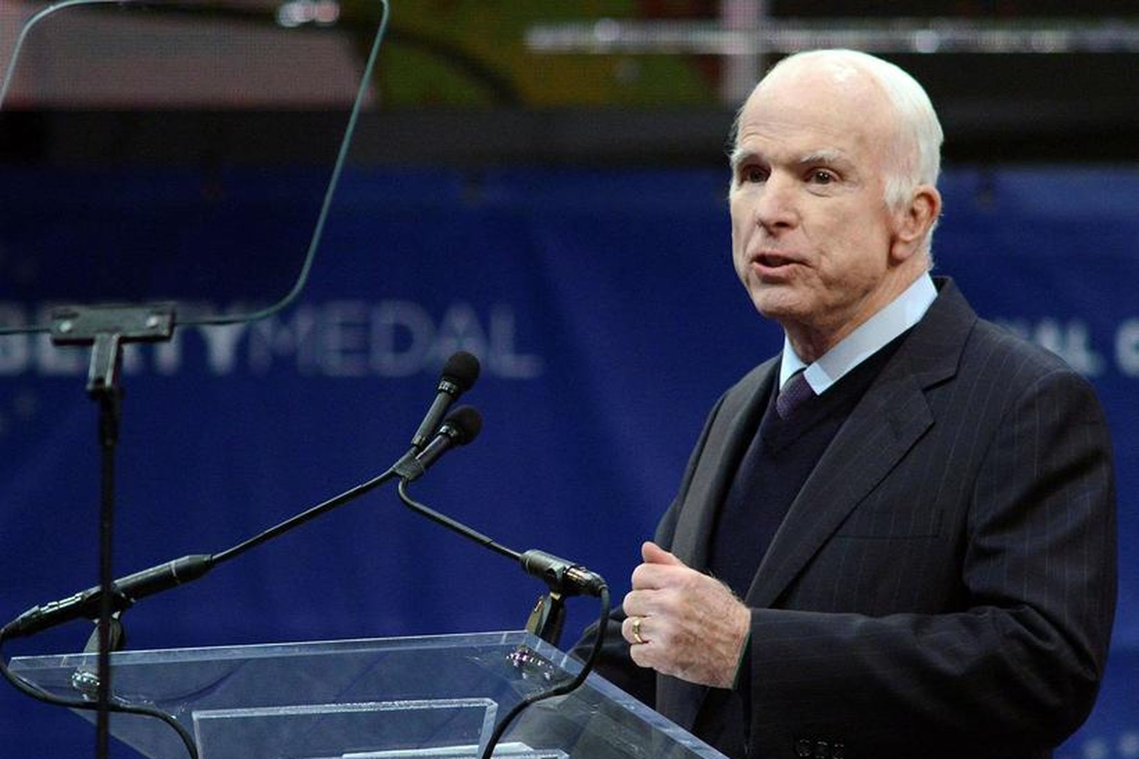 McCain hefur gagnrýnt stefnu Donald Trump.