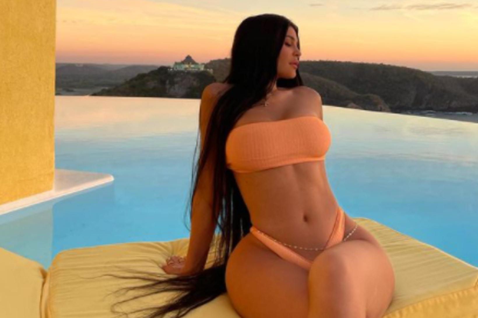 Kylie Jenner nýtur lífsins í Mexíkó með systur sinni og …