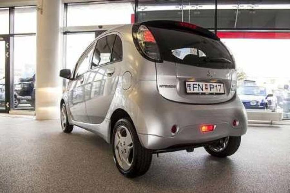 Mitsubishi Miev er stuttur og mjór enda eitt meginmarkmiðið að hann sé léttur og svo …