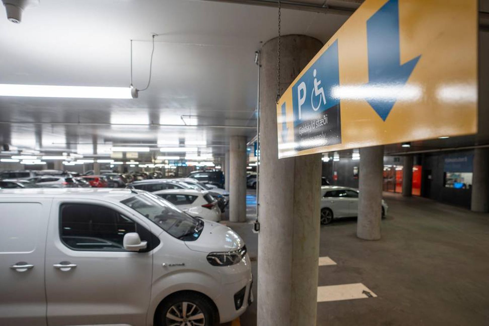 Í dag þurfa hreyfihamlaðir að hringja með tveggja daga fyrirvara …