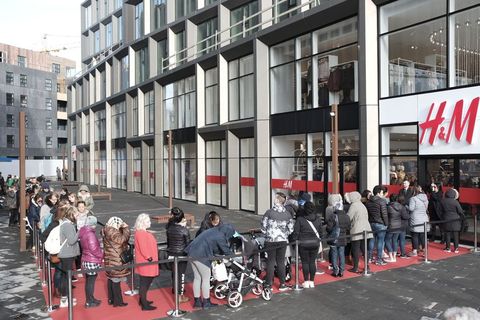 The lines outside H&M this morning.