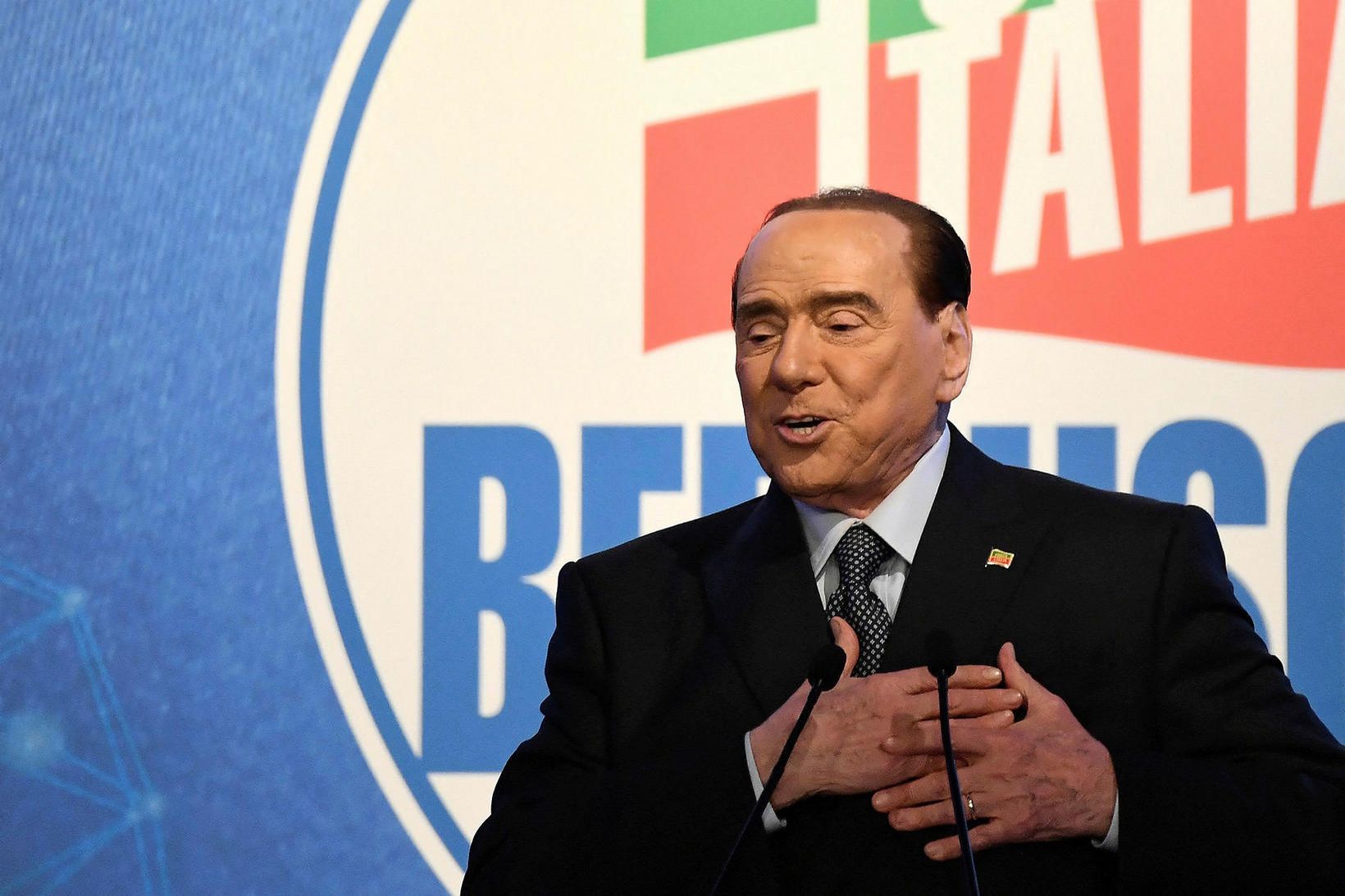 Silvio Berlusconi er alls staðar umdeildur og nú er hann …