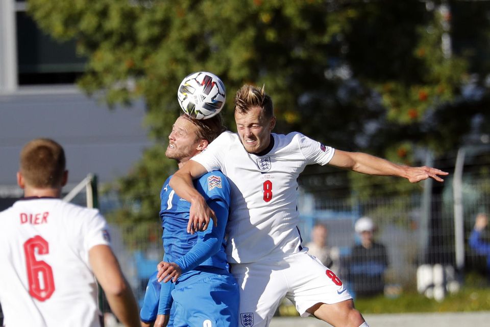 Birkir Bjarnason og James Ward-Prowse í skallaeinvígi í Laugardalnum í dag.