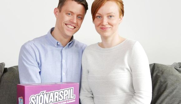 Bergur og Tinna gefa fólki í sóttkví spil