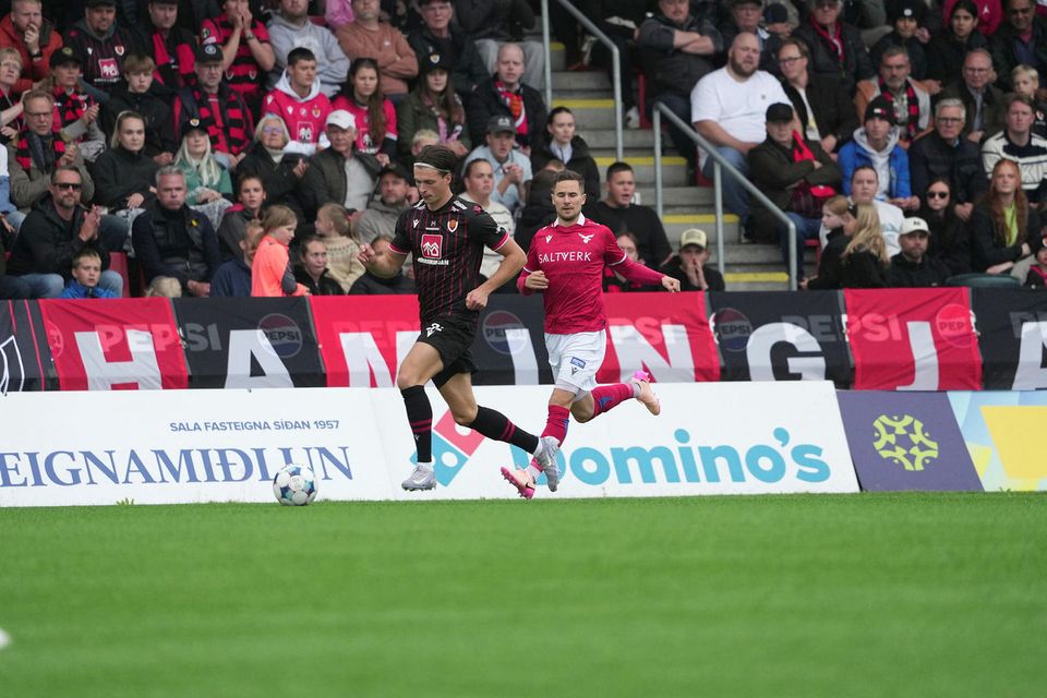 Karl Friðleifur Gunnarsson og Jónatan Ingi Jónsson í Víkinni í kvöld.