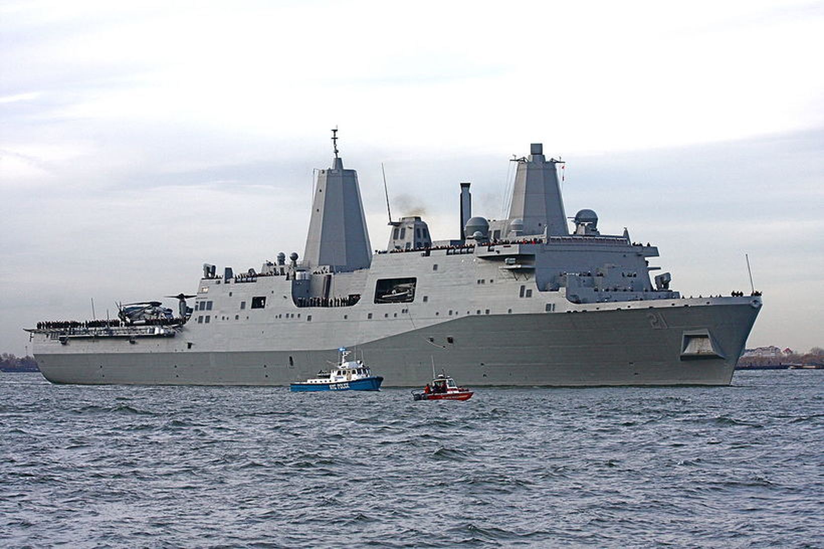 Herskipið USS New York var annað þeirra sem fékk á …