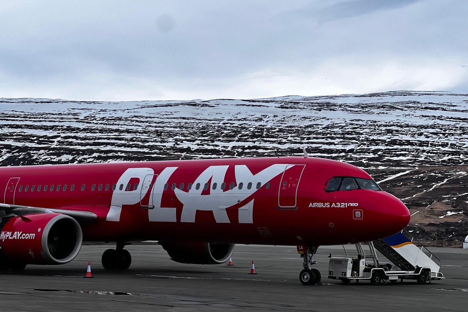 Tvisvar sinnum var reynt að lenda vélinni í Keflavík áður …