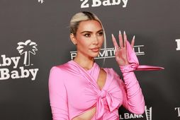 Kim Kardashian mætti með atvinnufólk í myndatöku fyrir ökuskírteinið.