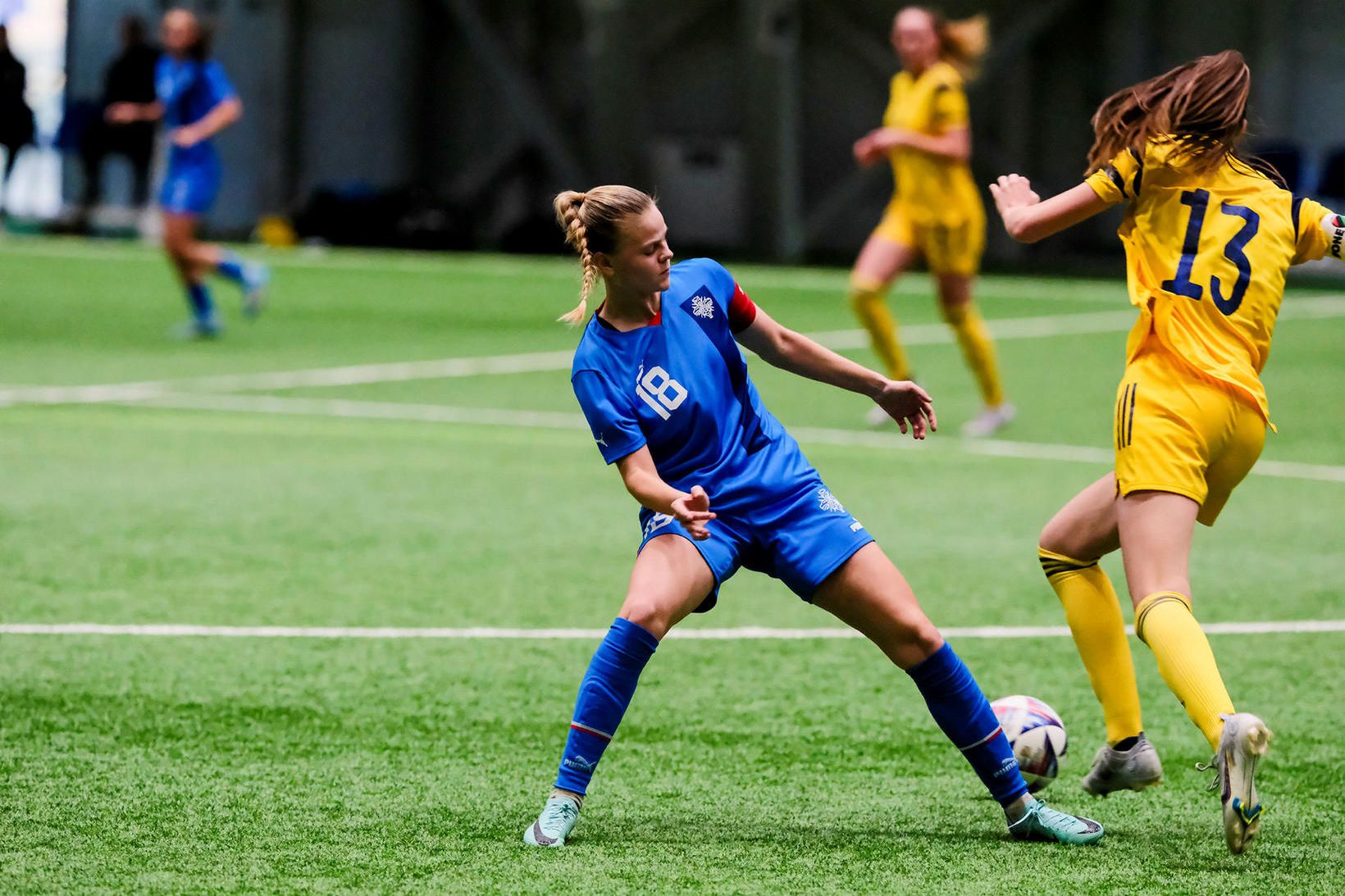 Írena Héðinsdóttir Gonzalez, fyrirliði U19-ára landsliðsins, í leik með liðinu …