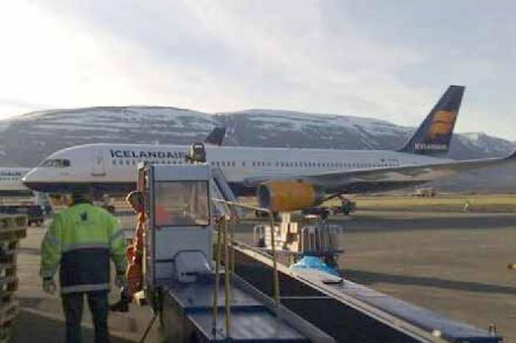 Vélar Icelandair búnar undir brottför á Akureyri.