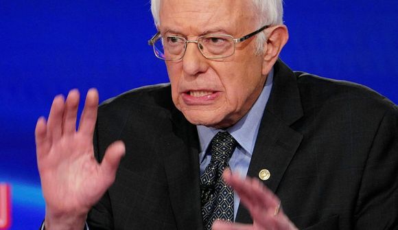 Sanders íhugar stöðu sína 