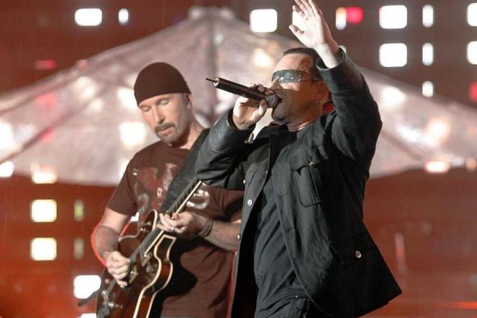 Írski U2 flokkurinn er á meðal þeirra listamanna sem munu …