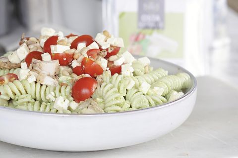 Girnilegt pastasalat og fallegt á litinn. Þetta væri gott að taka með í nesti.