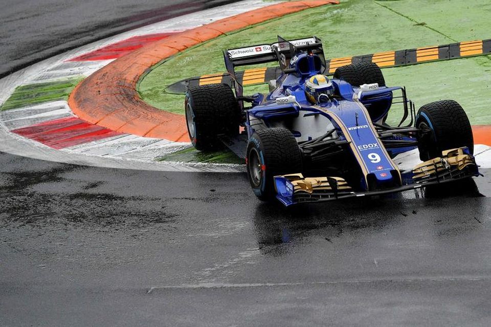 Marcus Ericsson átti erfitt með að halda Saubernum á brautinni í Monza.