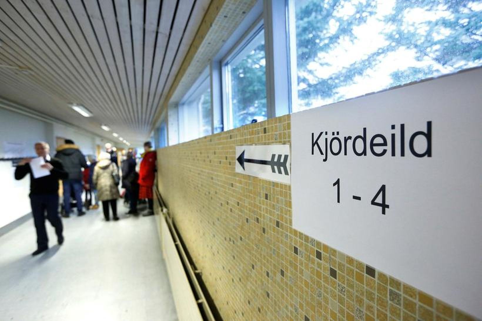 Klukkan 13 var kjörsókn 13,88% í Reykjavíkurkjördæmi norður en kjörstaðir …