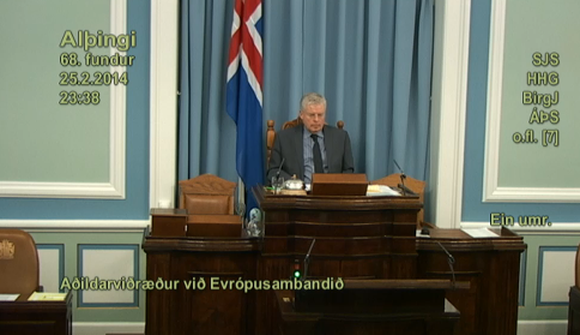 Forseti óánægður en fundi slitið
