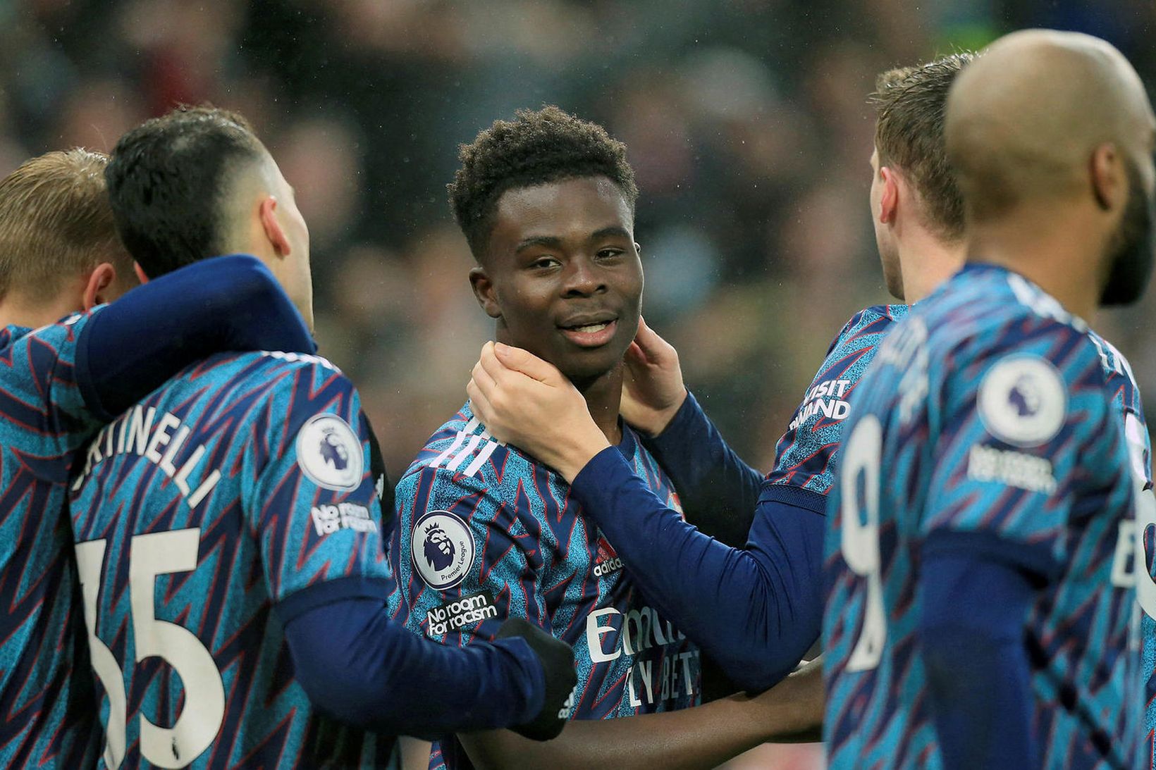 Bukayo Saka fagnar í 5:0 sigri Arsenal gegn Norwich í …