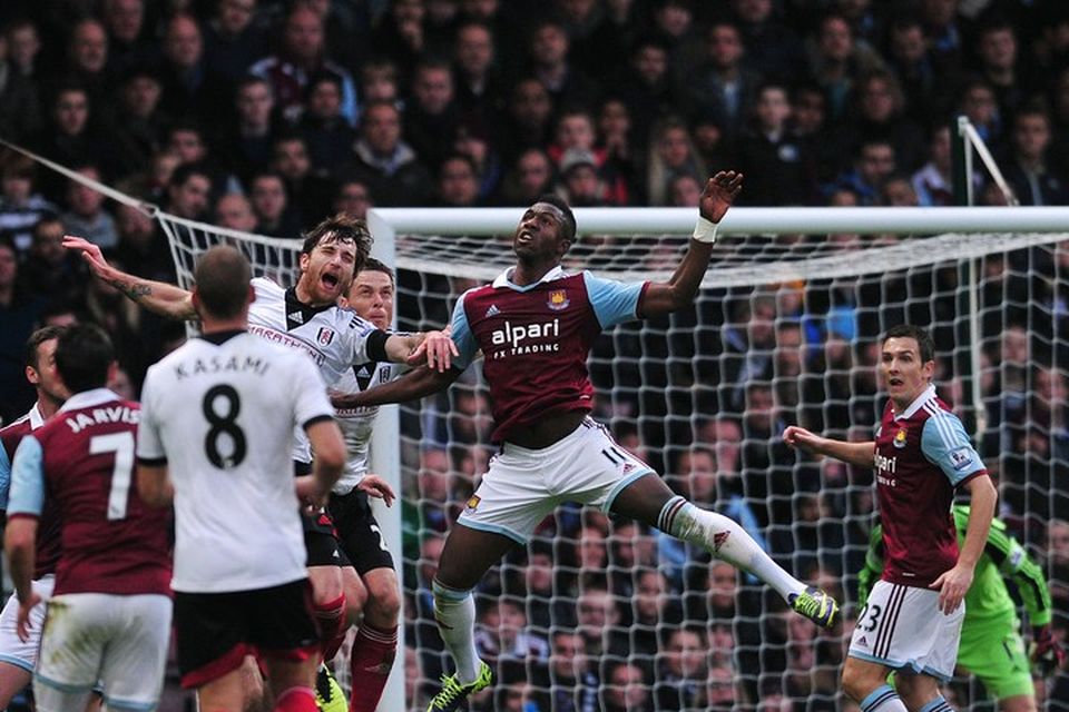 Modibo Maiga leikmaður West Ham í baráttunni gegn Fulham.