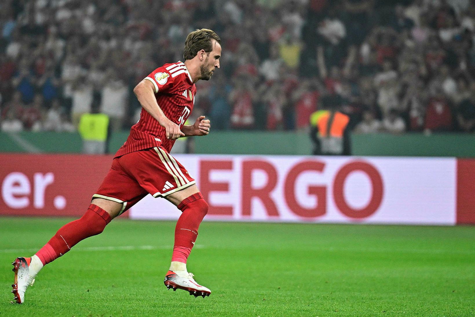 Þrenna Kane skilaði Bayern enn einum titlinum