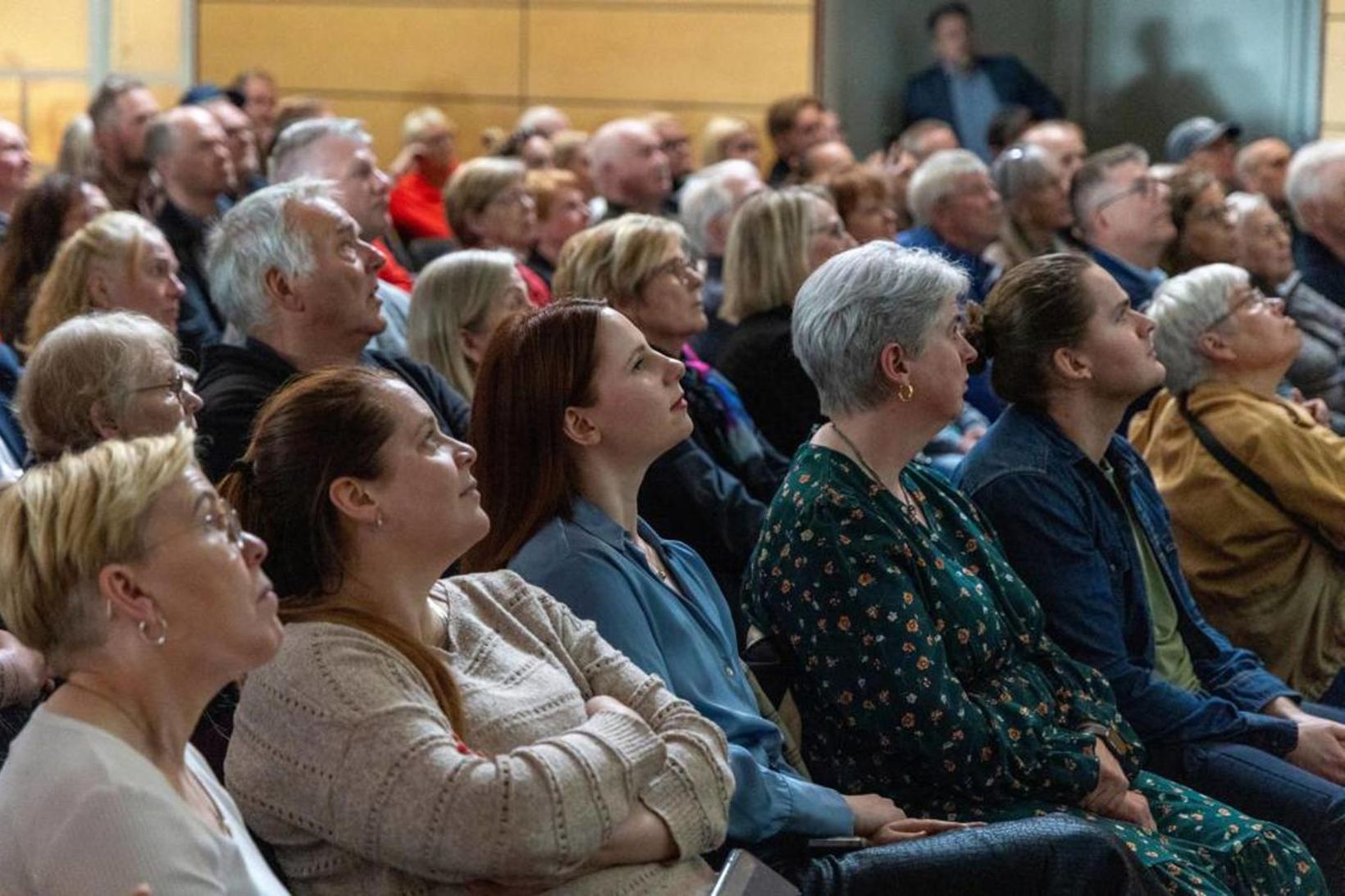 Um 400 Grafarvogsbúar sóttu fundinn en meðal gesta voru borgarfullrúar …
