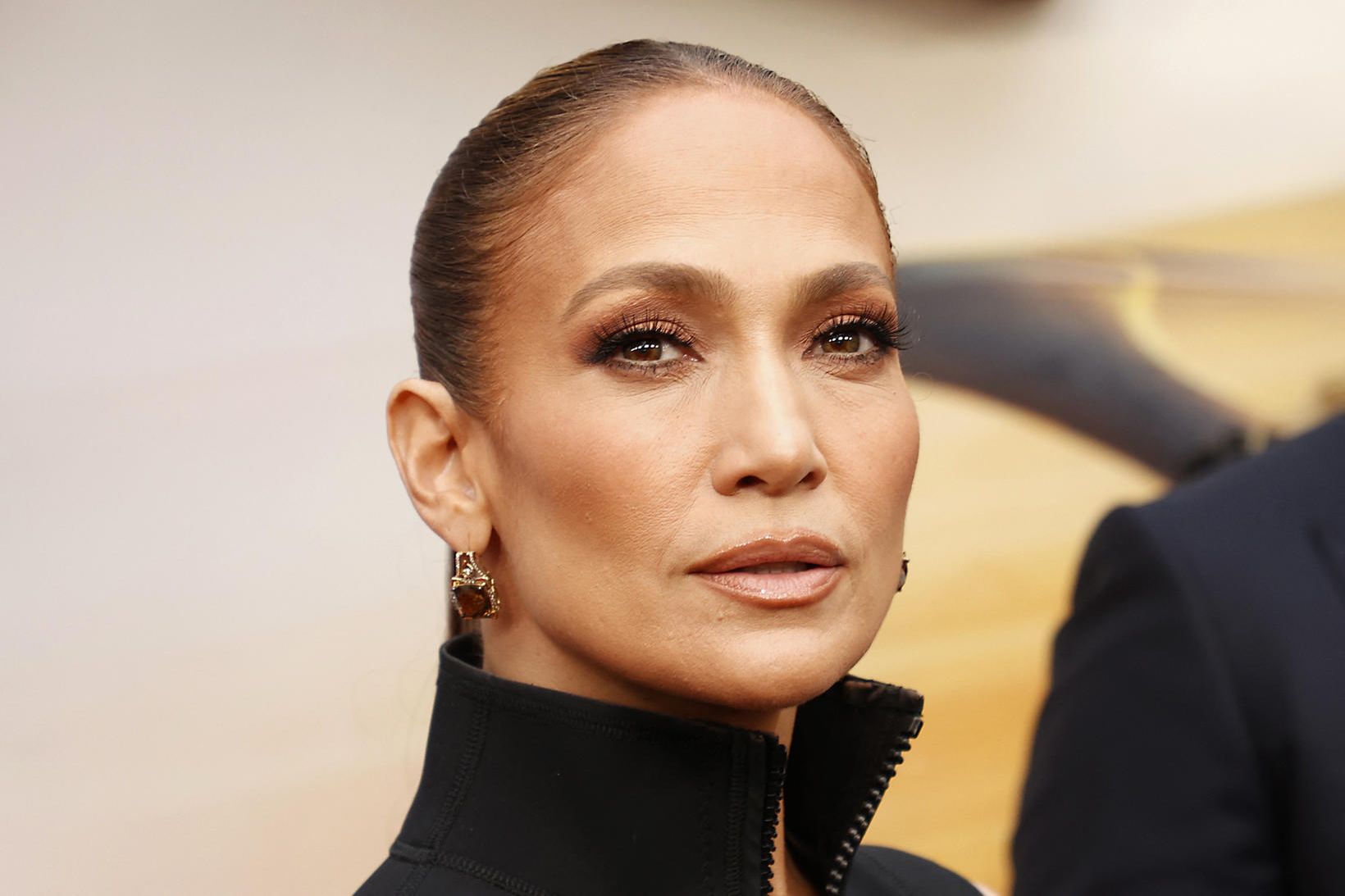 Jennifer Lopez leggur áherslu á einfalda en árangursríka húðrútínu til …